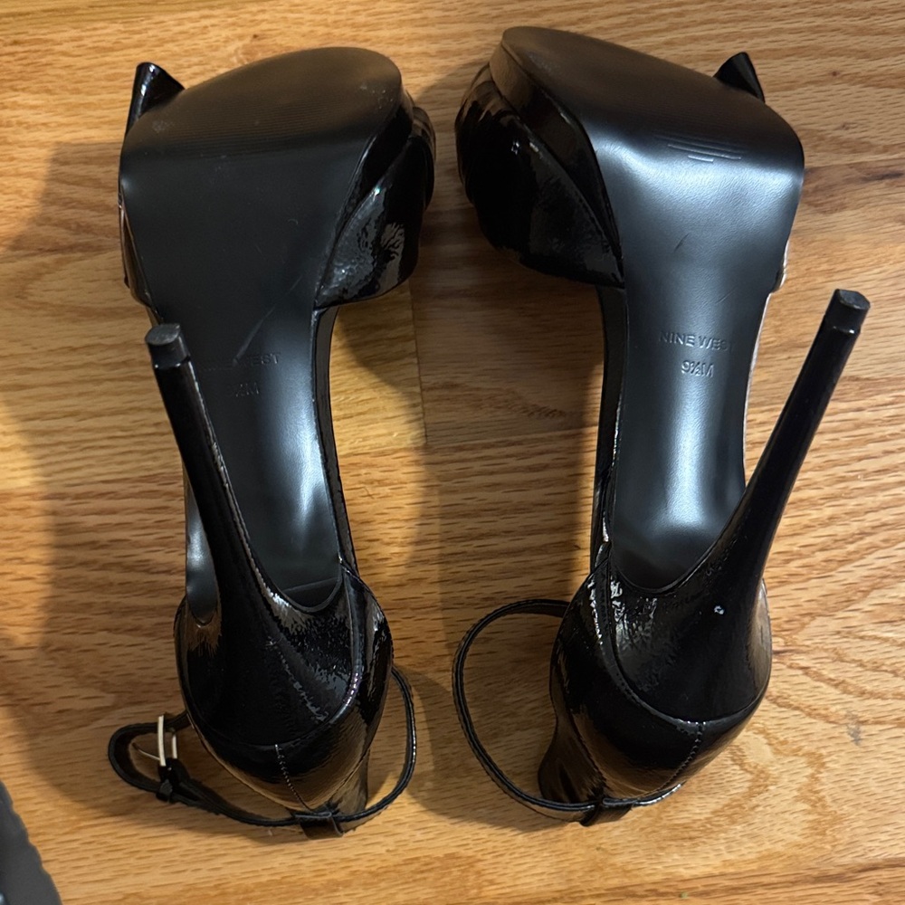 Nine West Black Patent Heels with Bow - Picture 6 of 8